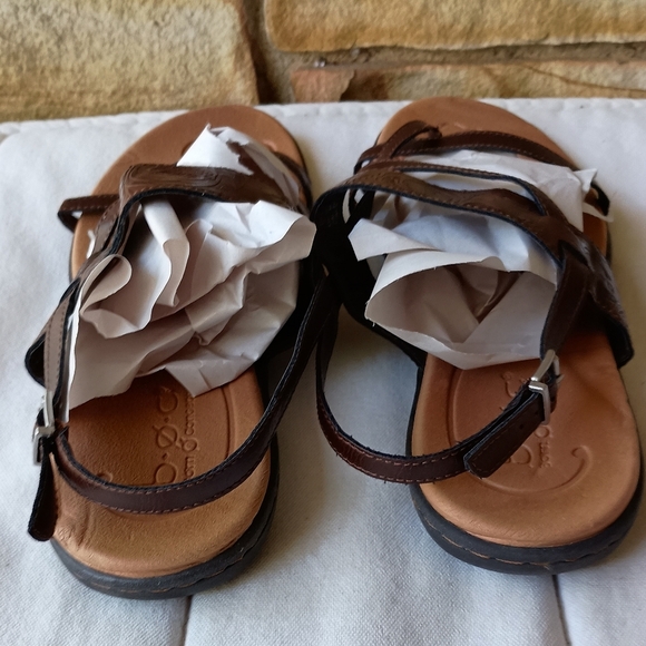 BOC Brown Leather Sandals with Floral Design_10 - Picture 8 of 8